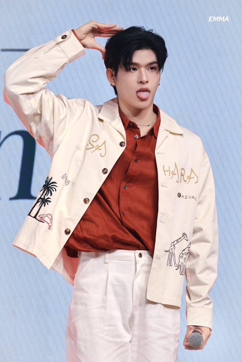 umyfate's tweet image. Cute 🩵☁️

#skywongravee @skywongraveee