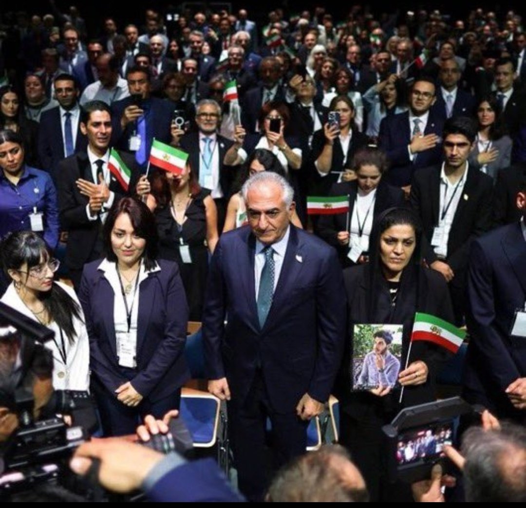 Ashkthe3rd's tweet image. در ۴ مرداد ماه سالگرد از دست دادن رضا شاه بزرگ
با رضا شاه دوم هم عهد شدیم برای نجات ایران
زنده و جاوید باد سلسله ی پهلوی
تا ابد #جاويد_رضا_شاه_دوم_پهلوى_سوم
