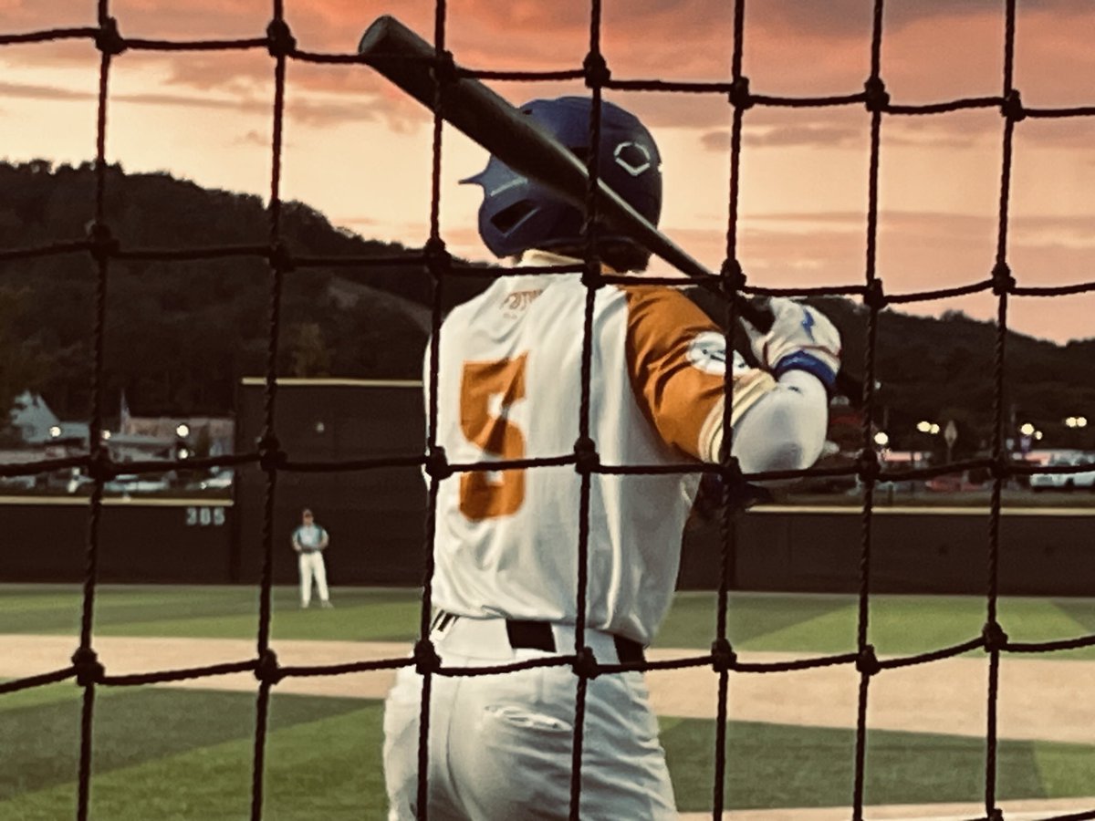 jayminder1's tweet image. How can you not be romantic about baseball!                      #PBFG25 ⁦@PrepBaseballNE⁩ ⁦@griffminderman5⁩