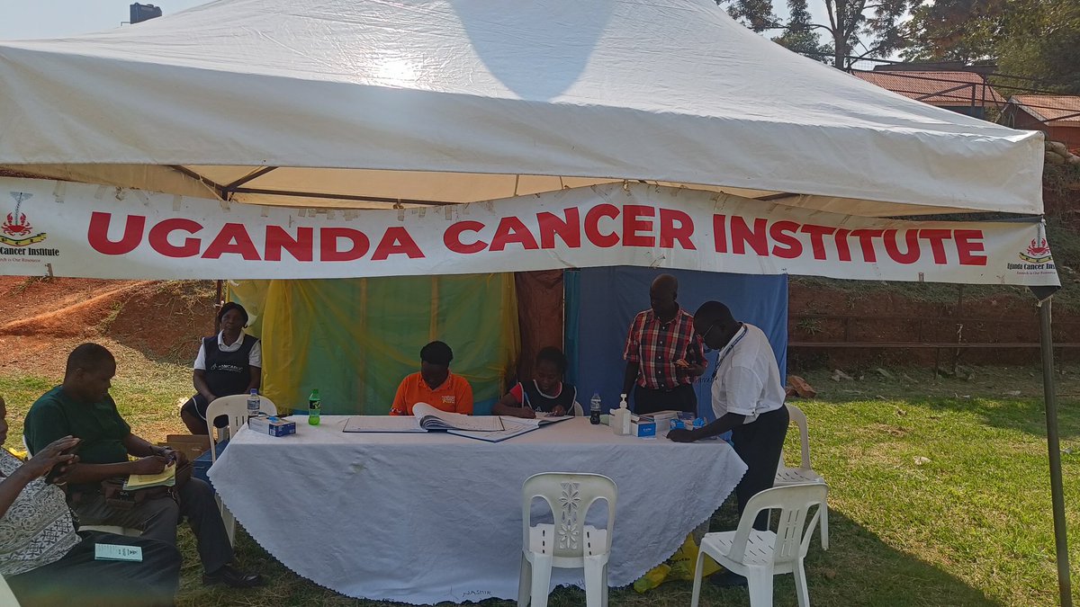 rkalyes1's tweet image. π *The Games Have StaWeβre already in full swing at Kitante Primary School.
π Sports Gala & Mini Medical Camp!
π©Ί Health services are running β come get your free check up by @UgandaCancerIns for Cervix, breast and prostate cancer and ultrasound scan!
@UgSocScientists