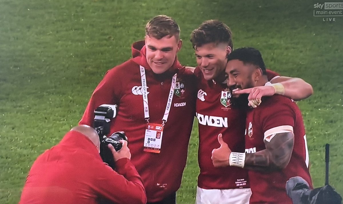 Matthew Riley (@sedgleytruck) on Twitter photo Garry Ringrose…
A bloke that was selected to start today, but unselfishly pulled out due to concussion symptoms and with it - sacrificed possibly ever becoming a Test Lion !!!
Seeing how happy he is for the lads that played, is absolutely class… 👏🏻❤️
<a href="/lionsofficial/">British & Irish Lions</a> Garry Ringrose…
A bloke that was selected to start today, but unselfishly pulled out due to concussion symptoms and with it - sacrificed possibly ever becoming a Test Lion !!!
Seeing how happy he is for the lads that played, is absolutely class… 👏🏻❤️
<a href="/lionsofficial/">British & Irish Lions</a>
