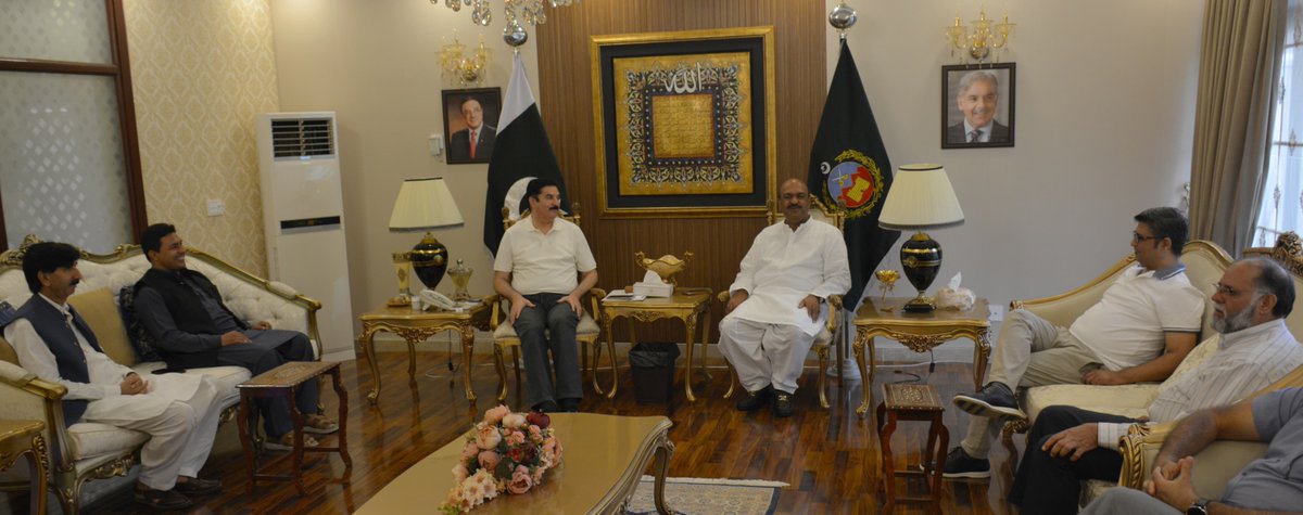 PPP_Org's tweet image. گورنر خیبرپختونخوا فیصل کریم کنڈی کی گورنر ہاؤس اسلام آباد میں سینئر صحافیوں سے غیر رسمی ملاقات
اسلام آباد: گورنر خیبرپختونخوا فیصل کریم کنڈی اور پاکستان پیپلزپارٹی کے مرکزی سیکرٹری اطلاعات ندیم افضل چن نے گورنر ہاؤس اسلام آباد میں معروف صحافیوں سے غیر رسمی ملاقات کی، جس میں ملک…
