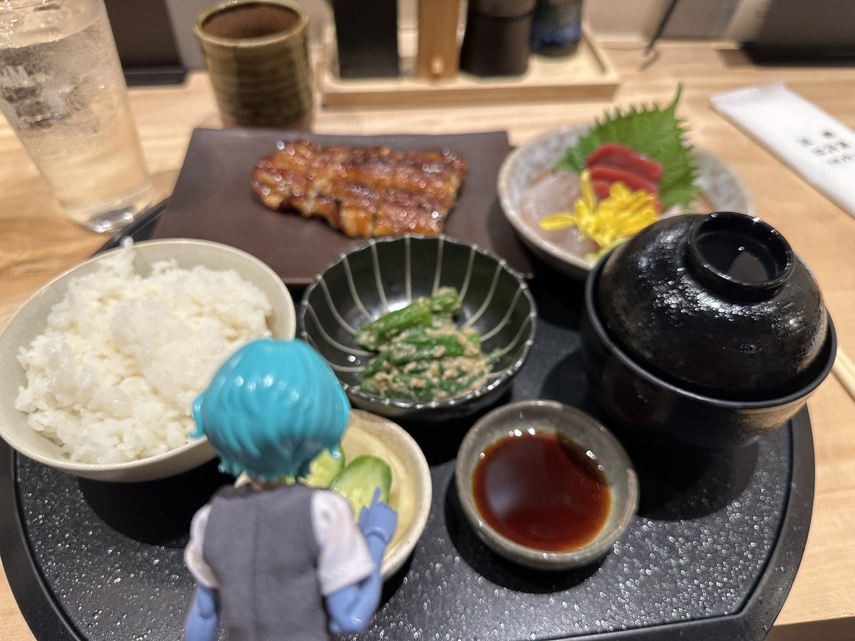 old_shift_'s tweet image. うなぎ飯の作り方を学んでいるローちゃん