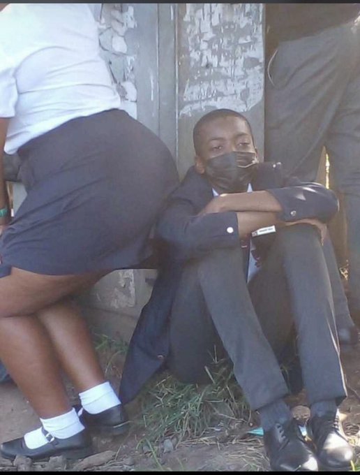 king_colli93491's tweet image. Apparently, this is how a man must be focused in order to secure the bag in Uganda🙌🙌😂😂🤭🌚📌