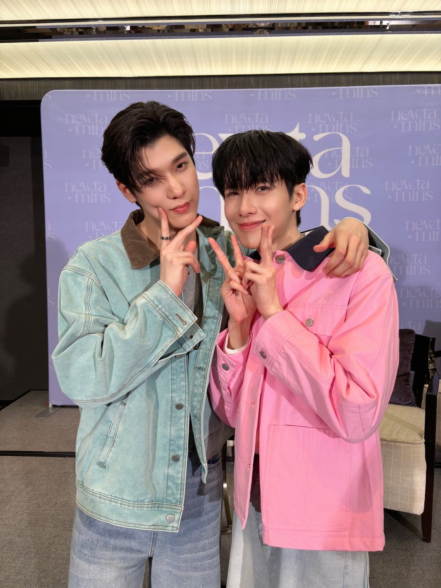 DomundiTV's tweet image. ขอขอบคุณ @NewtaminsTH ที่ให้เกียรติ “จิมมี่” @jimmy_jimmoi และ “โอม” @ohmkrit ได้มาร่วมกิจกรรมสนุก ๆ ในวันนี้นะคะ 🥰
ขอขอบคุณแฟน ๆ ทุกคนที่มาเจอกัน รวมถึงแฟน ๆ ที่ส่งกำลังใจมาให้ทั้งสองคนด้วยนะคะ 🫶🏻✨️
#NewtaminsxJimmyOhm