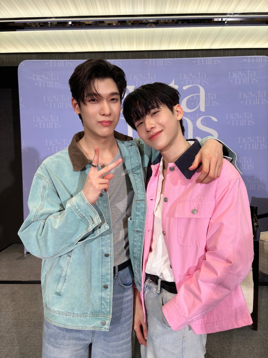 DomundiTV's tweet image. ขอขอบคุณ @NewtaminsTH ที่ให้เกียรติ “จิมมี่” @jimmy_jimmoi และ “โอม” @ohmkrit ได้มาร่วมกิจกรรมสนุก ๆ ในวันนี้นะคะ 🥰
ขอขอบคุณแฟน ๆ ทุกคนที่มาเจอกัน รวมถึงแฟน ๆ ที่ส่งกำลังใจมาให้ทั้งสองคนด้วยนะคะ 🫶🏻✨️
#NewtaminsxJimmyOhm