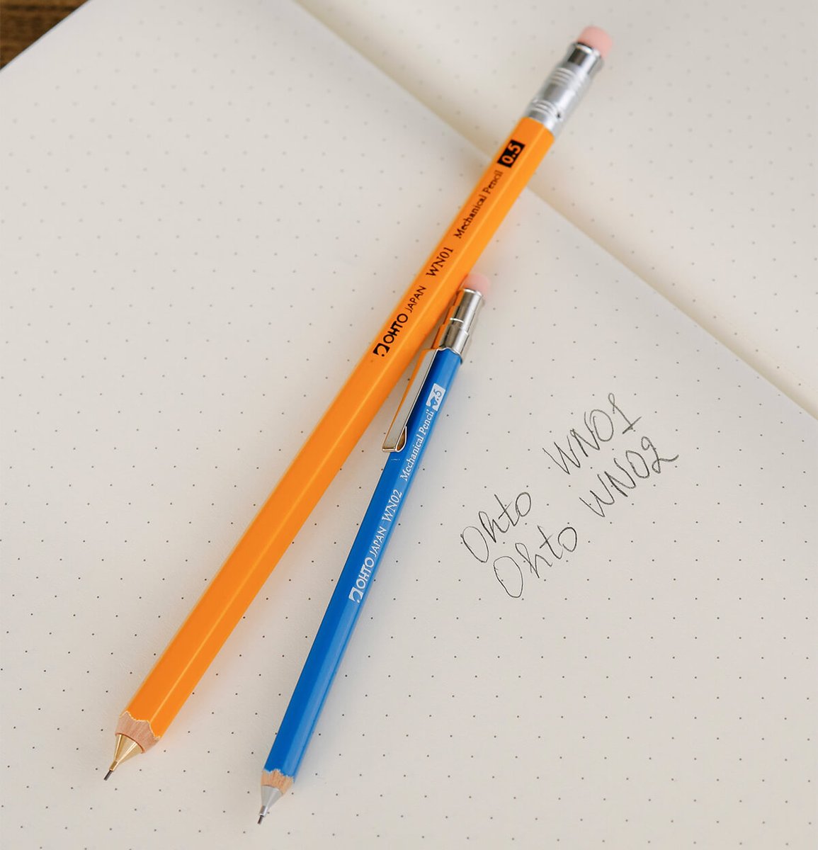 djournal's tweet image. Зроблено в Японії: механічний олівець, замаскований під дерев’яний shop.djournal.com.ua/blog/ohto-wood…

Олівець імітує класичний зовнішній вигляд графітного, але всередині надточний японський механізм для грифеля 0,5 мм