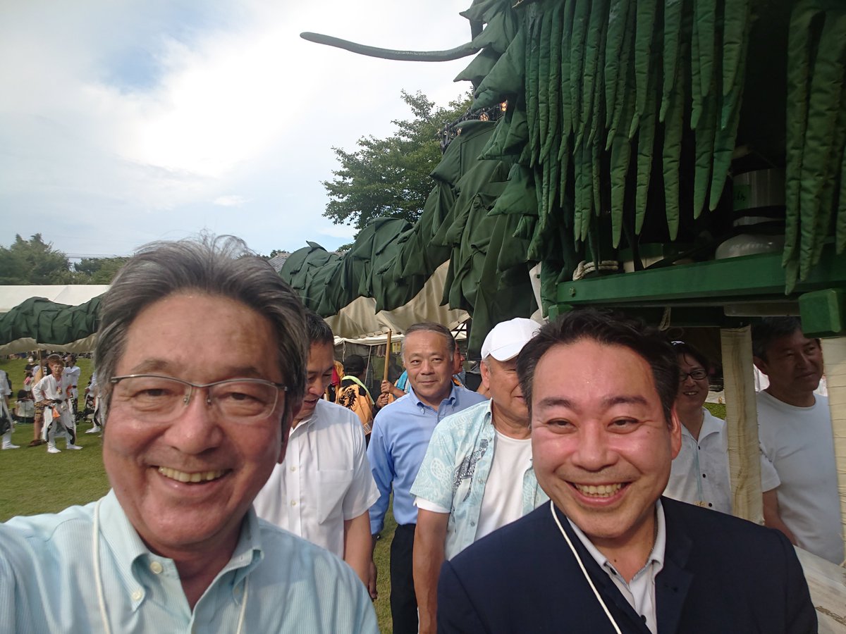 TeamSugioHideya's tweet image. 御代田(みよた)龍神祭りのハイライトは、日本で一番長い龍、全長45mの『甲賀三郎』と、全長30m『舞姫』がメイン会場の龍神の杜公園で繰り広げる龍神の舞。目が光り、口から火を噴きながら踊る様は一見の価値十分ありです。我々来賓も龍を担ぎましたが相当重く、これで走り回るのは重労働。