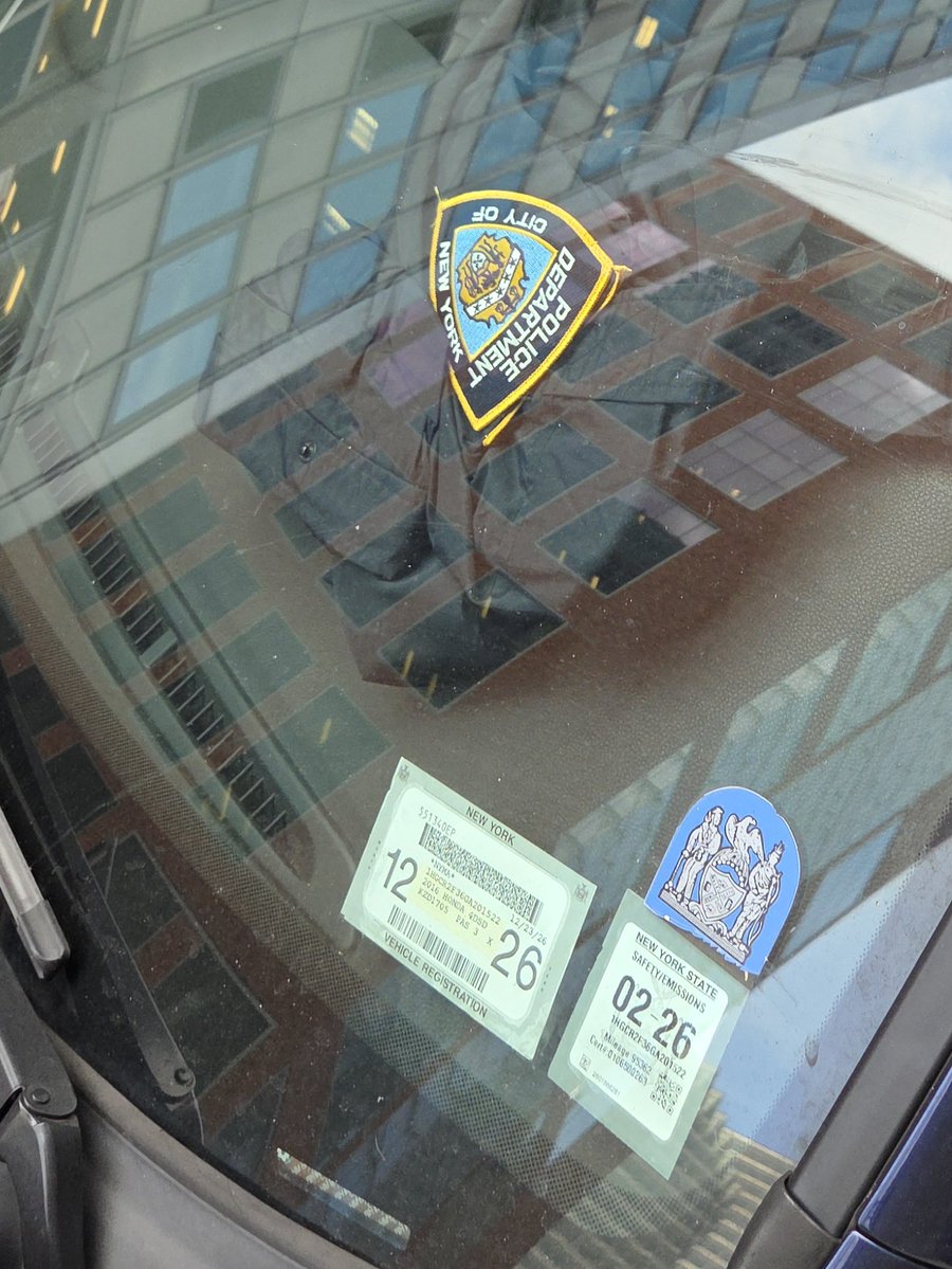 placardabuse's tweet image. Have some #NYPDlaundry? Go ahead and park illegally in a No Standing zone.
@NYPDTransport won't mind at all if you do.
#CultureOfCorruption