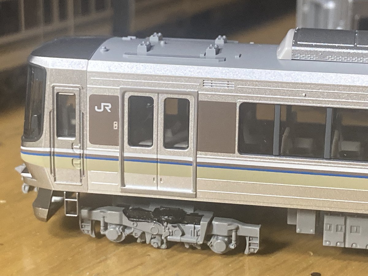 Jline22l_B11's tweet image. モーター台車どうする問題はあるけど、穴ほじってごにょごにょすればKATOの1000番台の台車持ってきて2次車って事も出来そうね