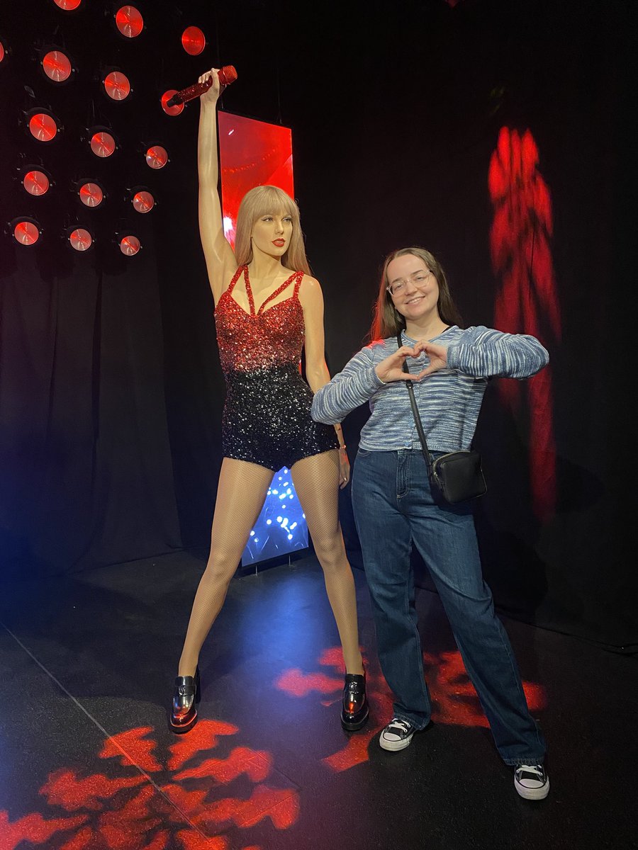 Hayley (Taylor’s Version) (@muralandsky) on Twitter photo she asked if I had ten mins to spare and I said “yes” ♥️
#MadameTussauds <a href="/taylornation13/">Taylor Nation</a>
#RedEraTSTheErasTour she asked if I had ten mins to spare and I said “yes” ♥️
#MadameTussauds <a href="/taylornation13/">Taylor Nation</a>
#RedEraTSTheErasTour