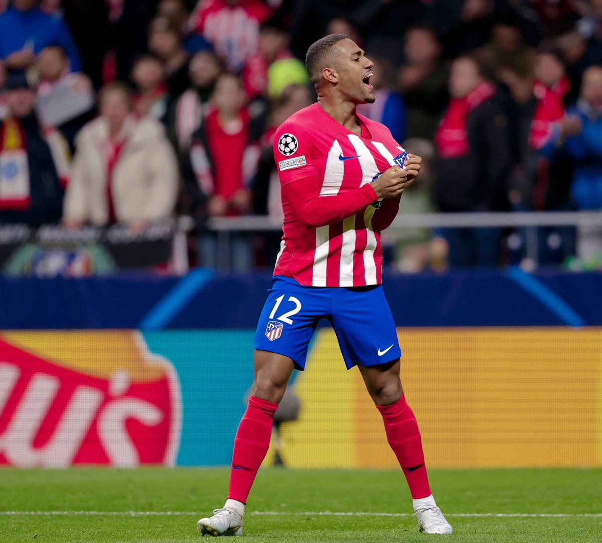 pascualruizar's tweet image. Samuel Lino fue el mejor jugador del Atlético de Madrid en la temporada 2023/24. Sacrificio para adaptarse a la posición de carrilero, sorprendiendo a todos. Bajó el nivel el último año y dejó de ser ese puñal en la banda izquierda. Ojalá triunfe junto a Filipe Luis.