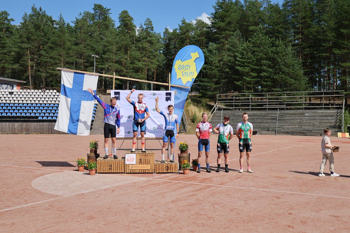 SuunnistusSSL's tweet image. Tomi Nykänen ja Antonia Haga pyöräsuunnistuksen SM-keskimatkan mestarit Vihdin Nummelassa. Tulokset: navisport.com/events/1dc5a83…

#mtbo #suunnistus #pyorasuunnistus