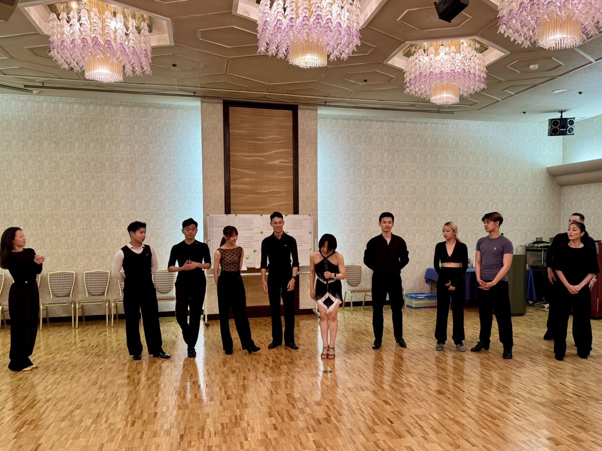 JdsfPr's tweet image. 選手同士によるスキルシェア。選手達は6つのグループに分かれ、トップ選手達からの40分のミニレクチャーを2回受けます☺️#JDSF #強化合宿