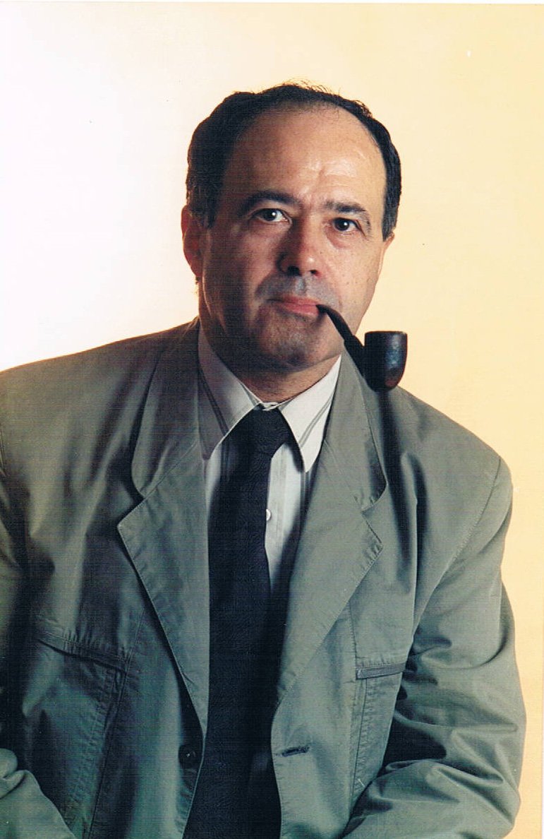 Més Ferrer Gironès...
1/2
"Els catalans no ens podem deixar engalipar pels lingüicides, atès que per sotmetre'ns lingüísticament estan disposats a tot: a demanar el bilingüisme per continar ells sent monolingües, a denunciar discriminacions quan els que persegueixen són ells...