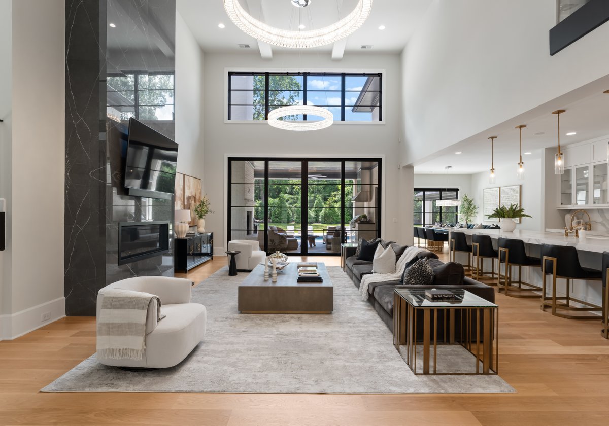 WBTV_News's tweet image. Former Panthers star selling $10.7M Charlotte mansion 😍🏡
Details here: bitl.to/4sl2?utm_sourc… | (📸: SkyCam Digital)