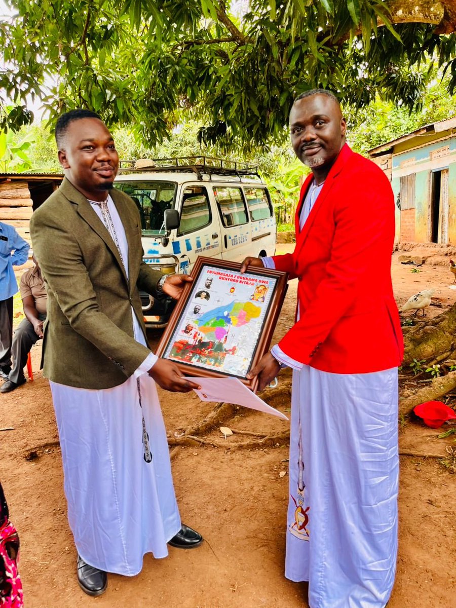106.9 Kabalega FM (@fmkabalega) on Twitter photo HERE WE ARE!💪😍😍
Guys are looking sweet😂
At Hillary's introduction ceremony in Kijura, Masindi Municipality. Operation #BringHerHome!💃💃💃
<a href="/martin_kaahwa/">Martin Kaahwa</a> ,<a href="/ElginKusiima/">Kusiima Elgin</a> ,<a href="/HazelKaliisa/">Hazel Kaliisa</a> ,<a href="/annettenajjemba/">Annette Najjemba</a> ,<a href="/iRaymondMugume/">Raymond Mugume</a> ,Claire and Geoffrey 😍🥰🥰🥰 HERE WE ARE!💪😍😍
Guys are looking sweet😂
At Hillary's introduction ceremony in Kijura, Masindi Municipality. Operation #BringHerHome!💃💃💃
<a href="/martin_kaahwa/">Martin Kaahwa</a> ,<a href="/ElginKusiima/">Kusiima Elgin</a> ,<a href="/HazelKaliisa/">Hazel Kaliisa</a> ,<a href="/annettenajjemba/">Annette Najjemba</a> ,<a href="/iRaymondMugume/">Raymond Mugume</a> ,Claire and Geoffrey 😍🥰🥰🥰