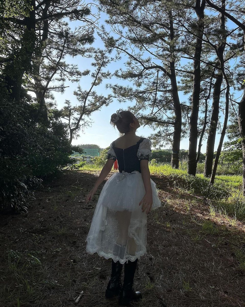 yerispic's tweet image. your heart resembles a day sun. all of it is a story that this season holds… 

#YERI #예리 #KIMYERIM #김예림 #REDVELVET #레드벨벳