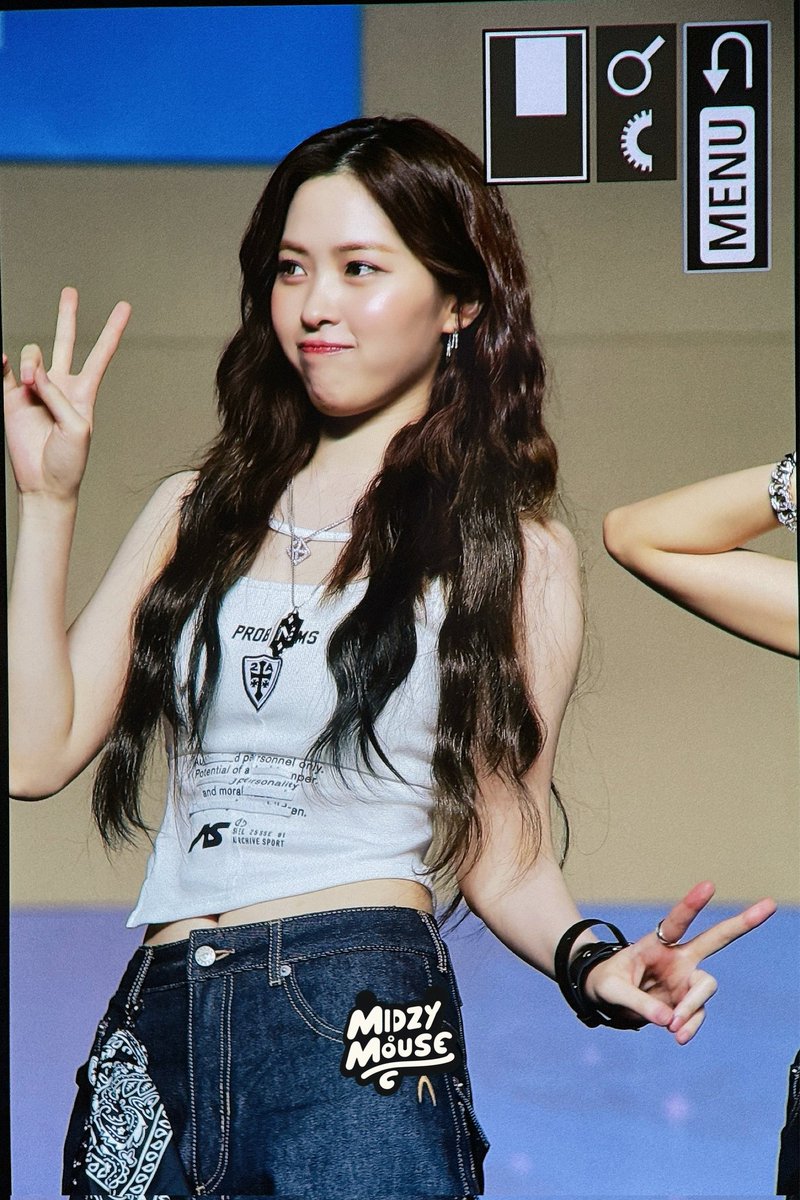 RyujinBR's tweet image. PRÉVIA | 26.07.25 - Ryujin no tapete vermelho do SBS Gayo Daejeon Summer 2025.
#RYUJIN #류진 #ITZY @ITZYofficial
cr. MidzyMouse