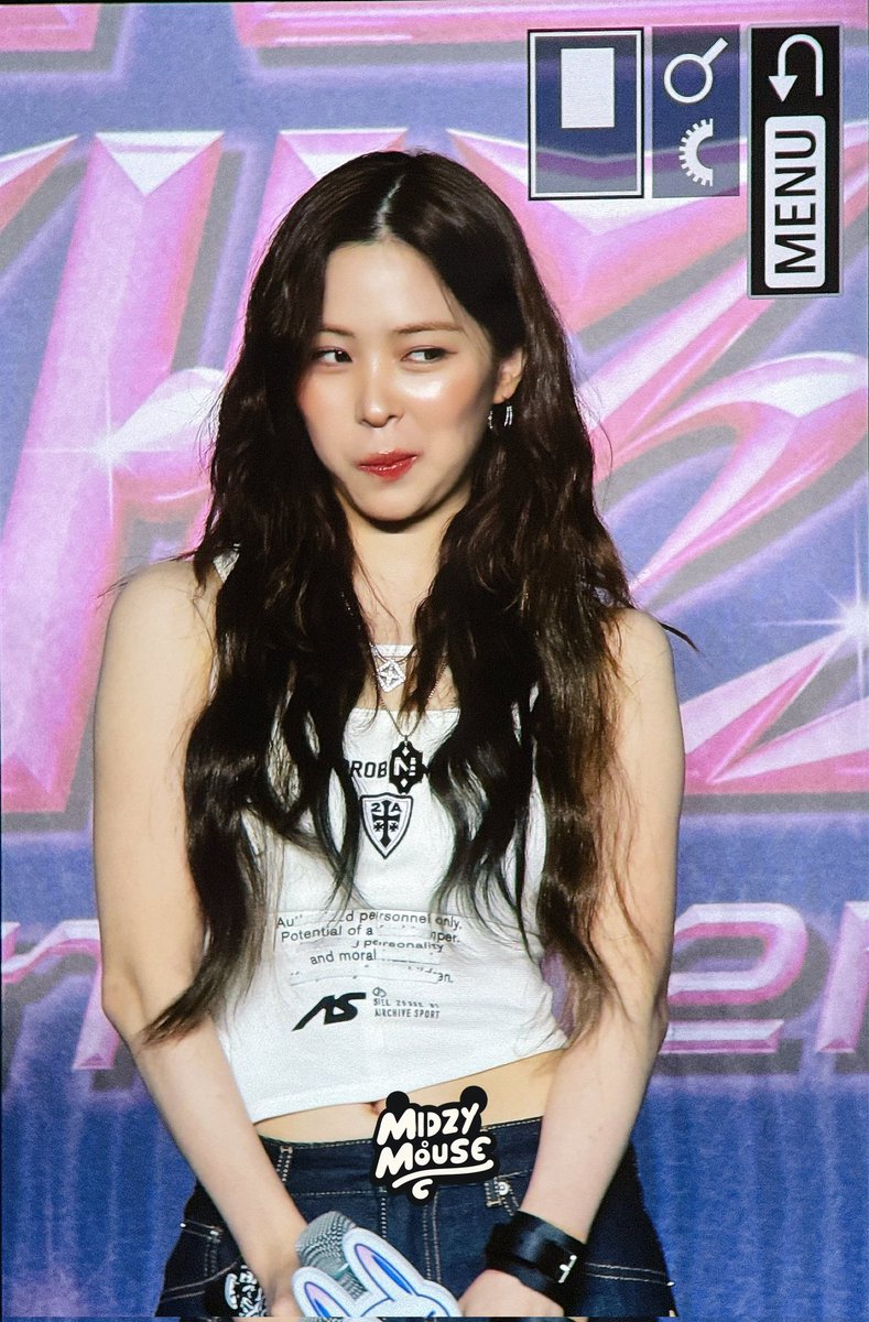 RyujinBR's tweet image. PRÉVIA | 26.07.25 - Ryujin no tapete vermelho do SBS Gayo Daejeon Summer 2025.
#RYUJIN #류진 #ITZY @ITZYofficial
cr. MidzyMouse