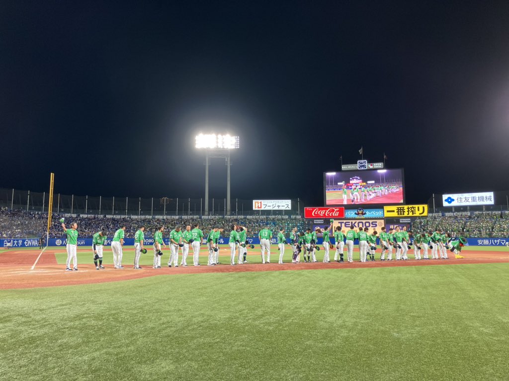 swallowspr's tweet image. 🟩2-1 で勝利！🟩
すわほー⛱️⛱️⛱️

#swallows #捲土重来