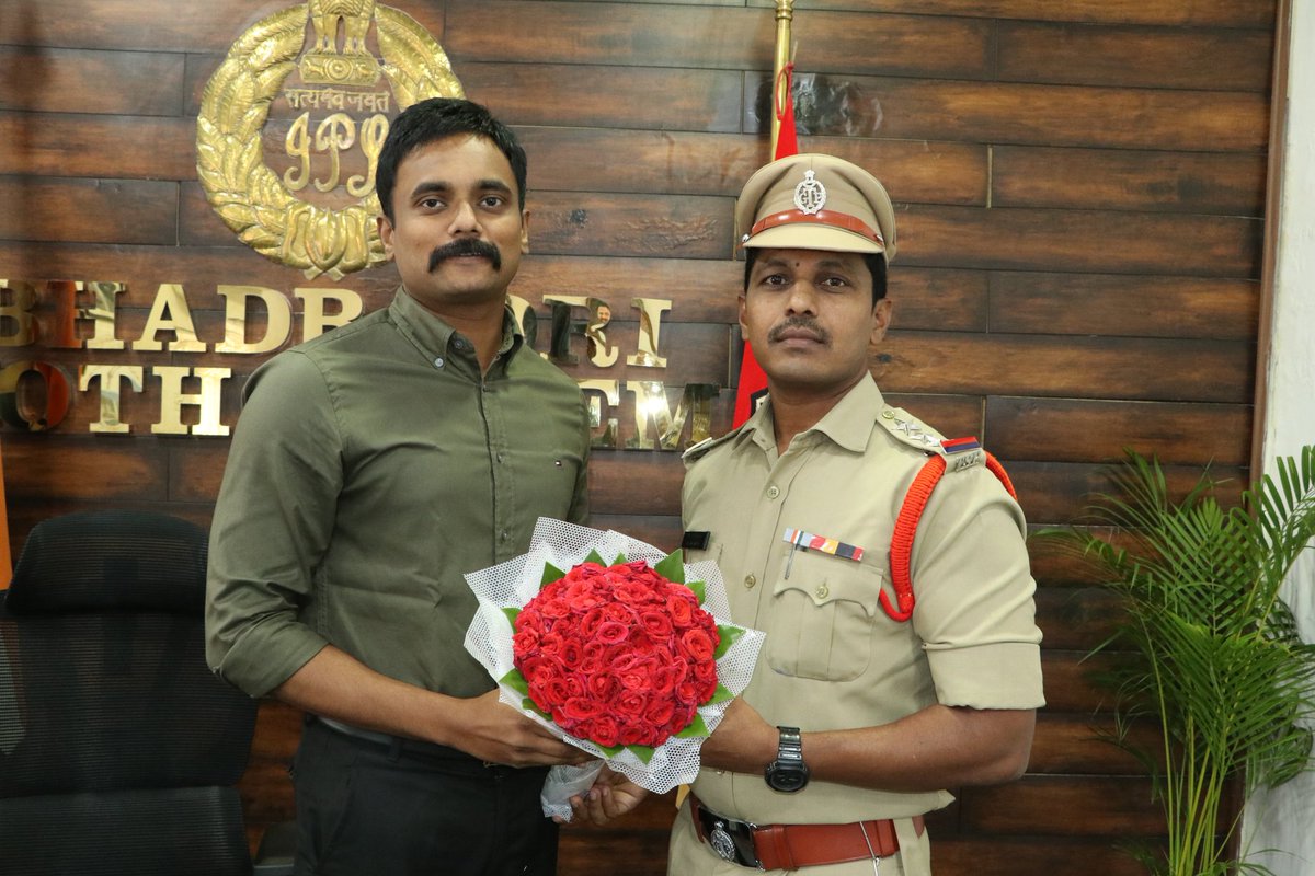 SP KOTHAGUDEM (@spkothagudem) on Twitter photo మావోయిస్టు ప్రభావిత ప్రాంతాల్లో సమర్థవంతంగా విధులు నిర్వర్తించినందులకు గాను డిఎస్పీ గా పదోన్నతి పొందిన దుమ్ముగూడెం సీఐ అశోక్ గారిని ప్రత్యేకంగా అభినందించిన జిల్లా ఎస్పీ రోహిత్ రాజు ఐపిఎస్. <a href="/TelanganaCOPs/">Telangana Police</a> <a href="/TelanganaDGP/">DGP TELANGANA POLICE</a> మావోయిస్టు ప్రభావిత ప్రాంతాల్లో సమర్థవంతంగా విధులు నిర్వర్తించినందులకు గాను డిఎస్పీ గా పదోన్నతి పొందిన దుమ్ముగూడెం సీఐ అశోక్ గారిని ప్రత్యేకంగా అభినందించిన జిల్లా ఎస్పీ రోహిత్ రాజు ఐపిఎస్. <a href="/TelanganaCOPs/">Telangana Police</a> <a href="/TelanganaDGP/">DGP TELANGANA POLICE</a>