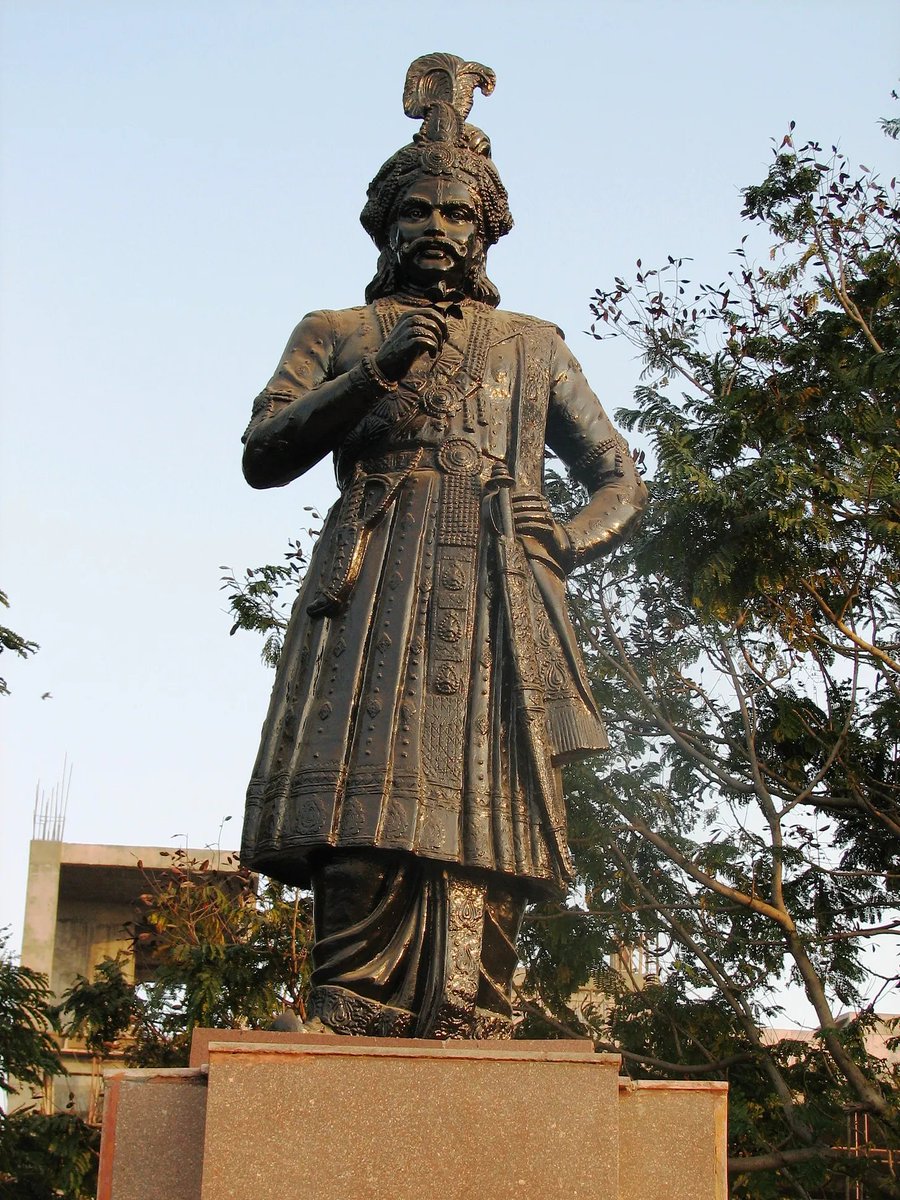 Srikrishna Devaraya ascends to the throne on this date in 1509.

Coronated on August 8 on a Krishnashtami.

Andhra Bhoja, Mooru Rayara Ganda, Kannada Rajya Ramana, Rayalavaaru.

Reign would be Golden Age of Vijayanagara Empire.

Defeats the Gajapatis, conquers the entire Coastal