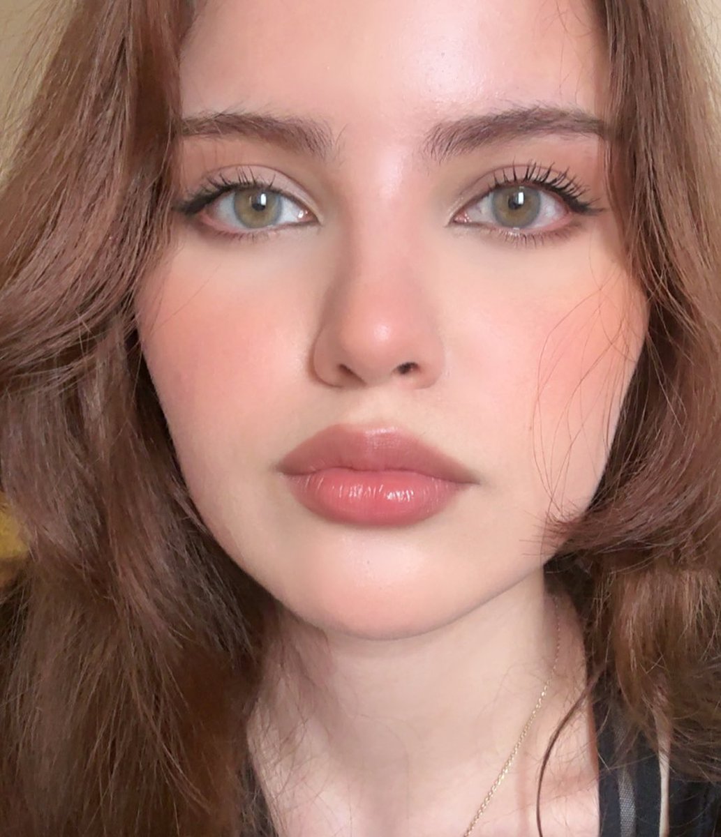 lilybymi's tweet image. العدسة مرة تجنن