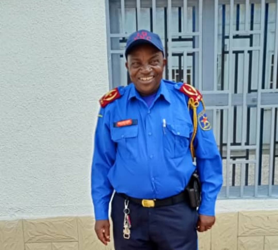 RDC_Times's tweet image. Une vive tension s'observe actuellement en territoire de FIZI où plusieurs combattants WAZALENDO manifestent leur indignation suite aux arrestations et morts en prison de leurs dignes fils:
- Général SIKATENDE
- Général A'OCI
Et,
- Général MUTUPEKE gravement malade en prison.