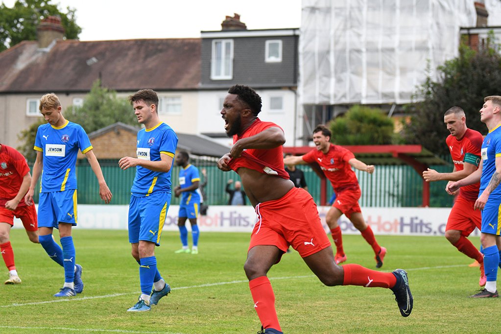beckenhamtownfc's tweet image. MEMORY MATCH 💭
Back to August Bank Holiday 2021, and a 3-0 win at EPA against today's hosts with goals coming from @tundeslife, @mudi35559676 and @TyPink11.
We would of course go onto lift the @ComCoFL Premier South that season, with the Vale doing the same the following year.