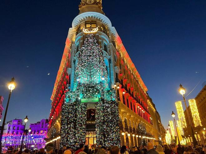 apple_ALLL's tweet image. Fate favors the brave.