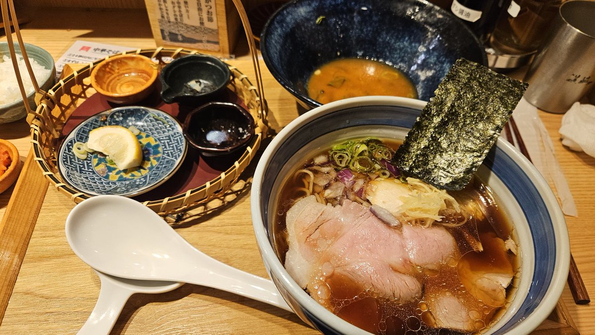 昨日寿司30皿食べて今日ラーメン屋で2杯いく男

ポケモン実況者大食い大会まだですか？