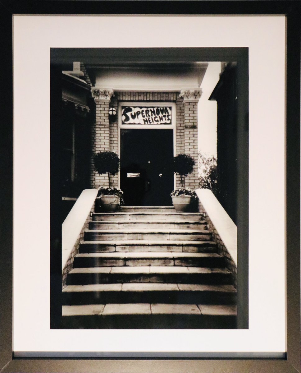 BritsPieces's tweet image. In 1997, at the height of Oasismania, I drove into London with some mates, in the hope of getting my Be Here Now box set signed by Liam or Noel. 

We didn’t find them of course, but we did stop at their houses, and Abbey Road. 

The whole area had an Oasis buzz. Amazing times.