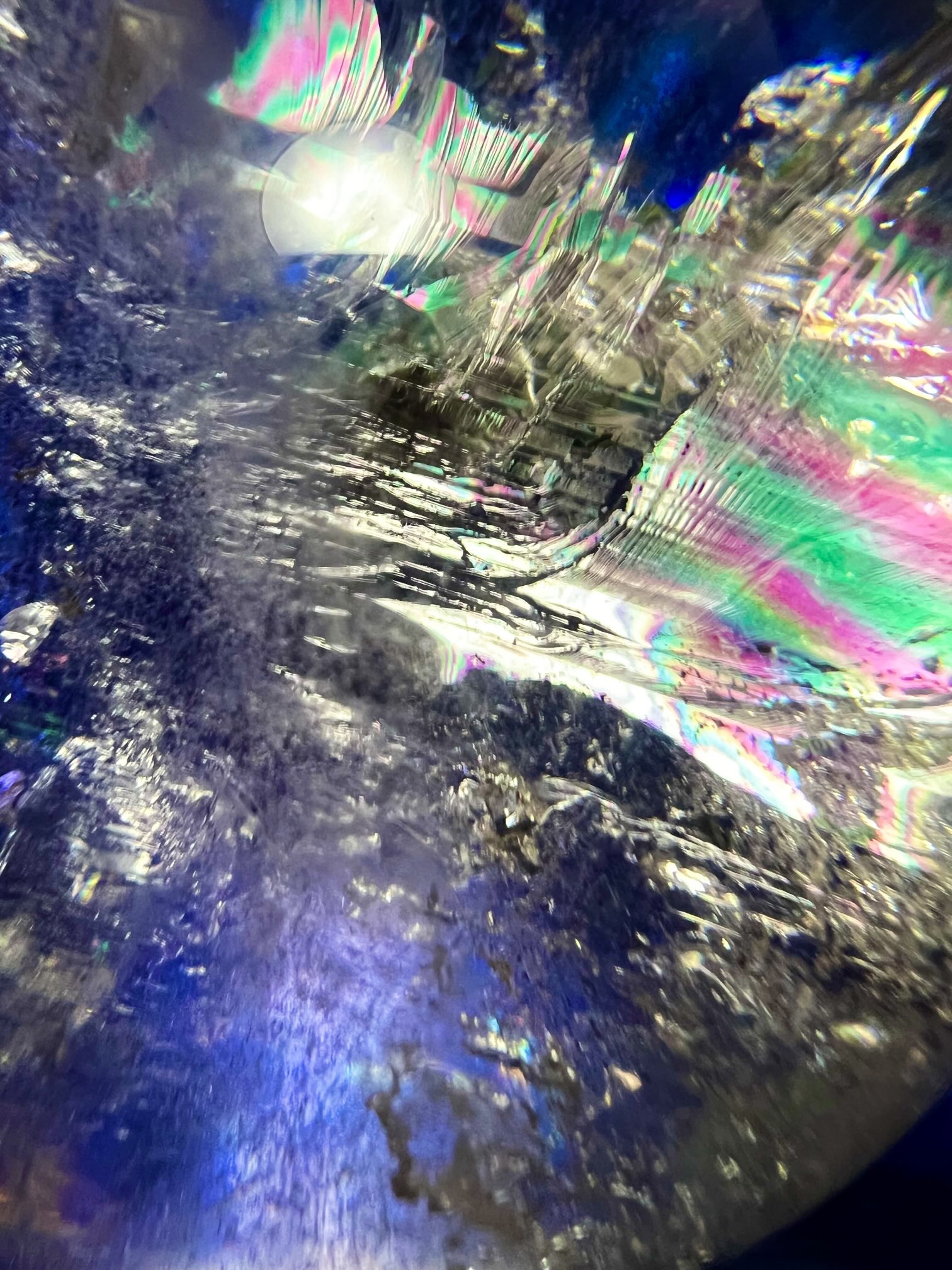 ✦✦ 虹龍にのって ✦✦  極上アイリス（虹入り水晶）マクラメ革紐ペンダント 1 82fd0f3cf1196b868445f55b83cc1a