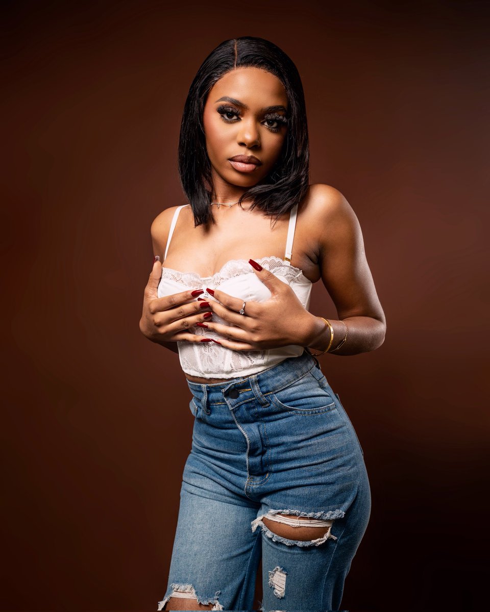 Natty10_LFC's tweet image. All she wanted was not to entertain X baboons 😭. The baboons chose violence on her. #knowyourhistory