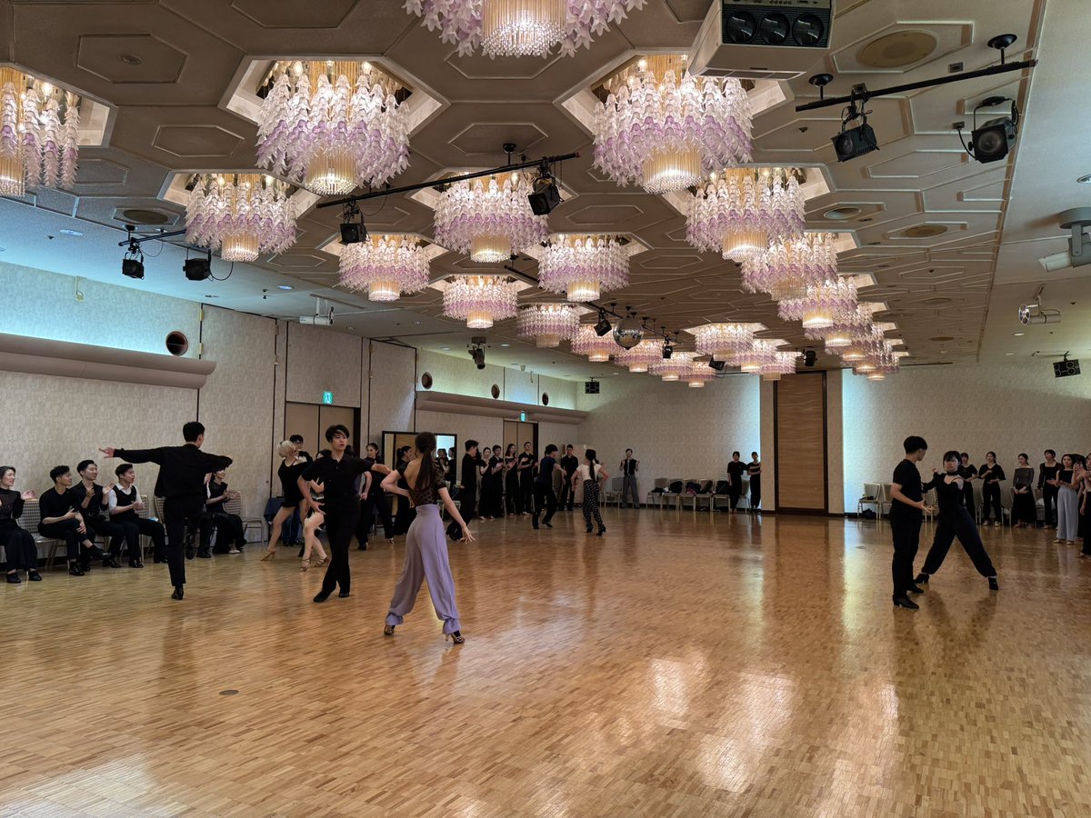 JdsfPr's tweet image. コンペ形式で踊り込みました😊待っている選手は踊っている選手を盛り上げるように応援です😁#JDSF #強化合宿