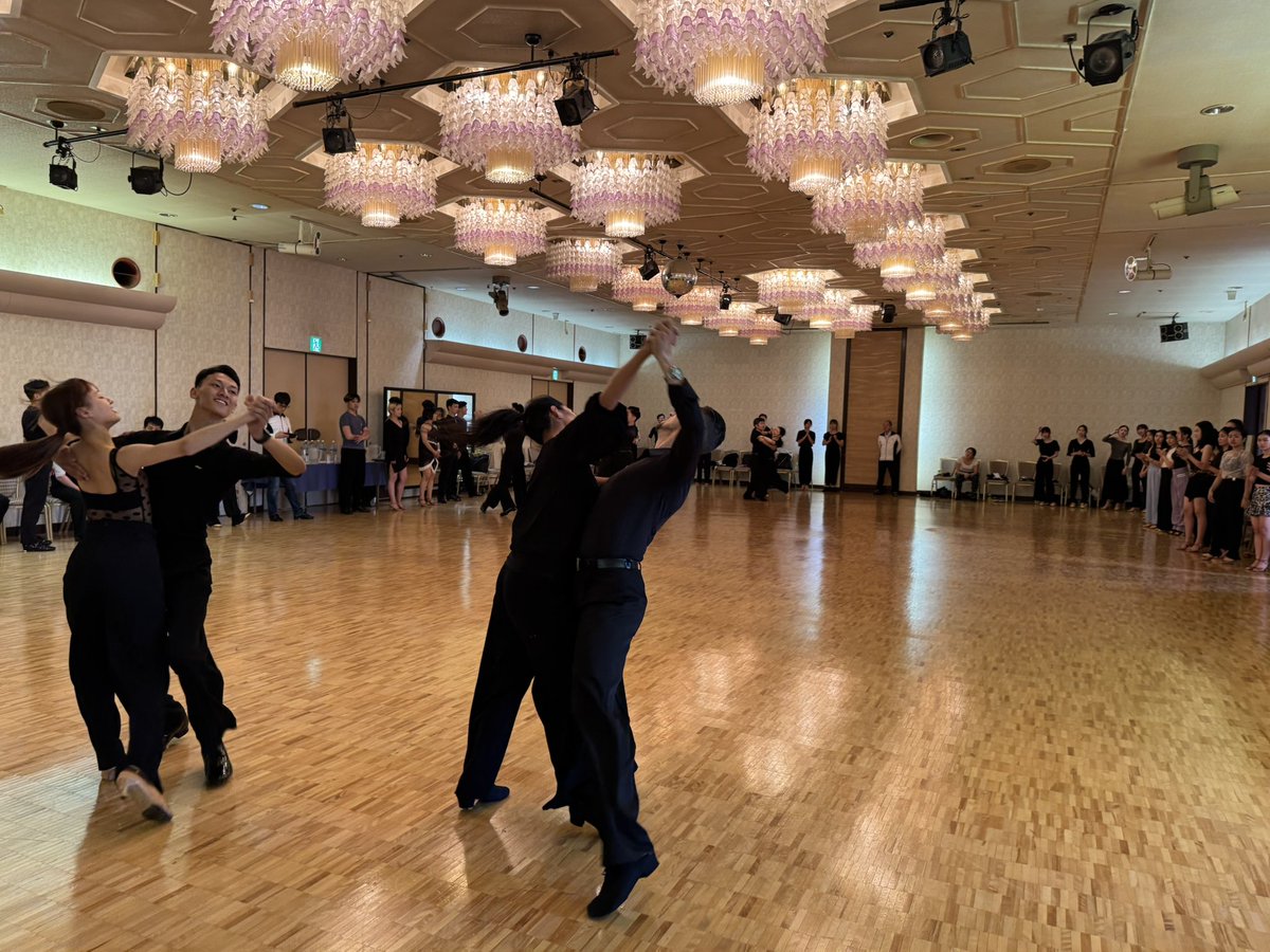 JdsfPr's tweet image. コンペ形式で踊り込みました😊待っている選手は踊っている選手を盛り上げるように応援です😁#JDSF #強化合宿