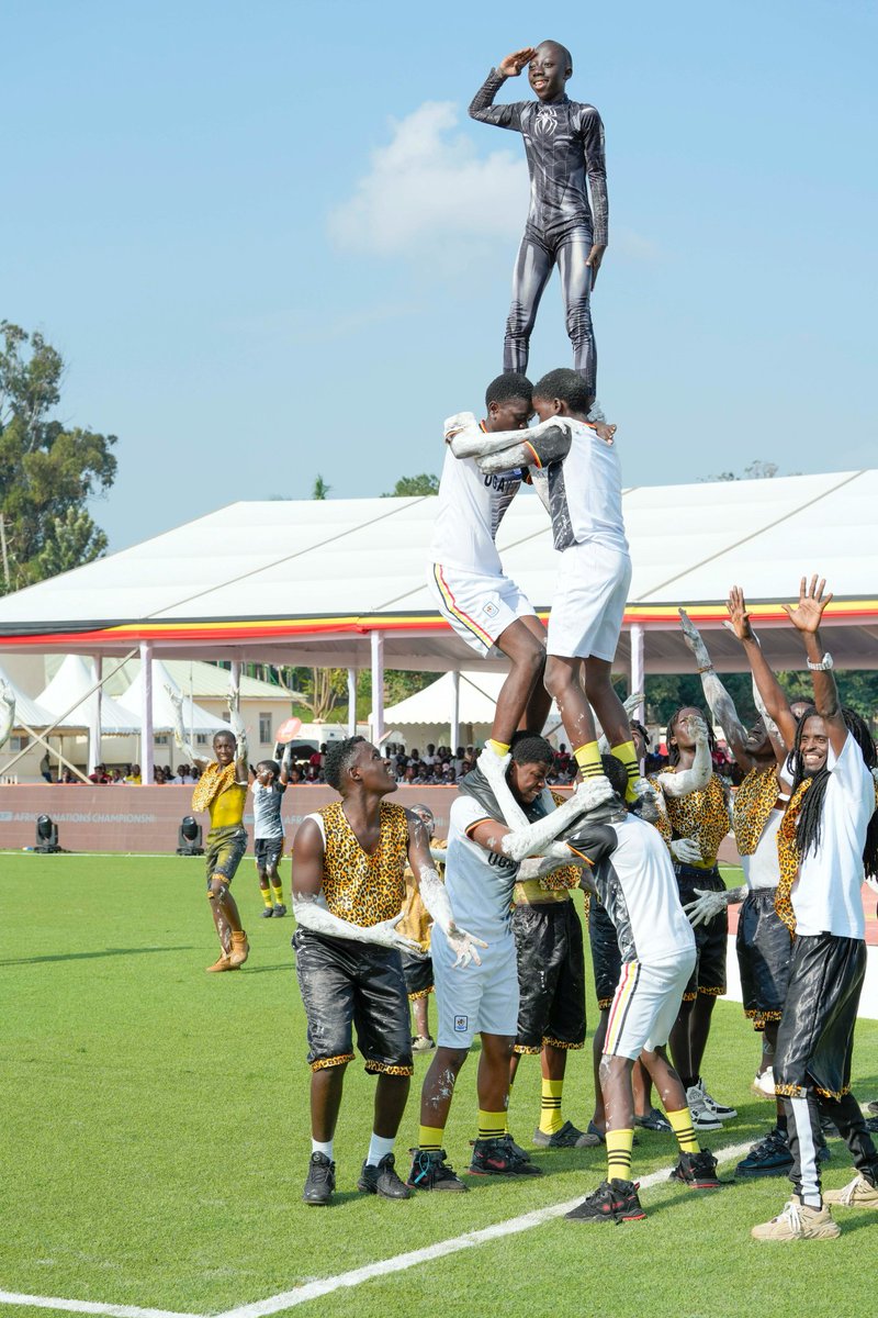 urtupdates's tweet image. H.E. President of Uganda Hon. @KagutaMuseveni and his Wife @JanetMuseveni launched the official logo, jersey, and media channels for CHAN 2024 at Kololo. This tournament symbolises much more than just sport; it is a powerful vehicle for enhancing global image and creating…