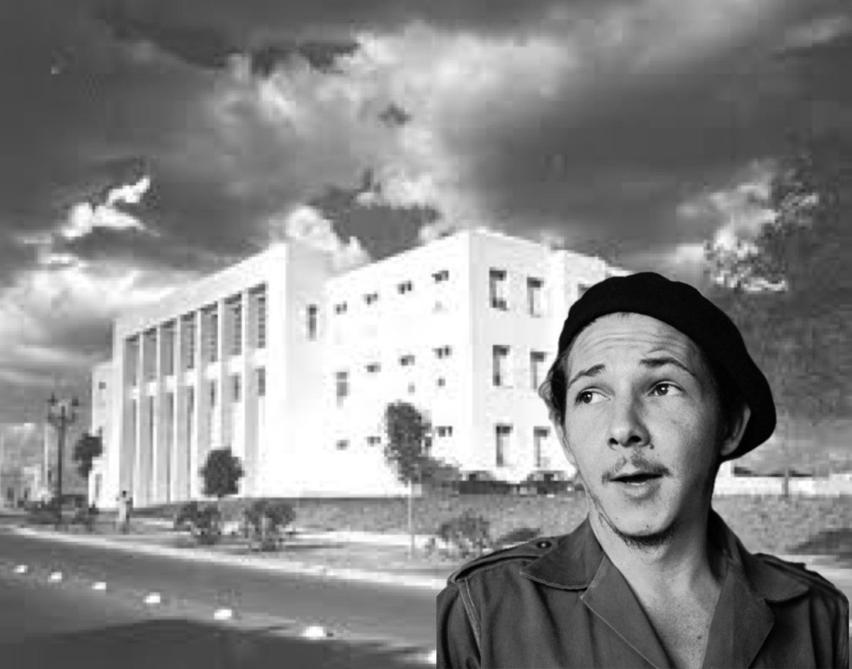Taoro8's tweet image. Un día como hoy, hace 72 años, el inútil Raúl Castro asaltó y tomó heroicamente a las 5.15 am el edificio de un Palacio de Justicia completamente vacío… para luego descubrir que el muro que rodeaba el Palacio no le permitiría disparar ni un solo tiro, porque no veía el blanco.
