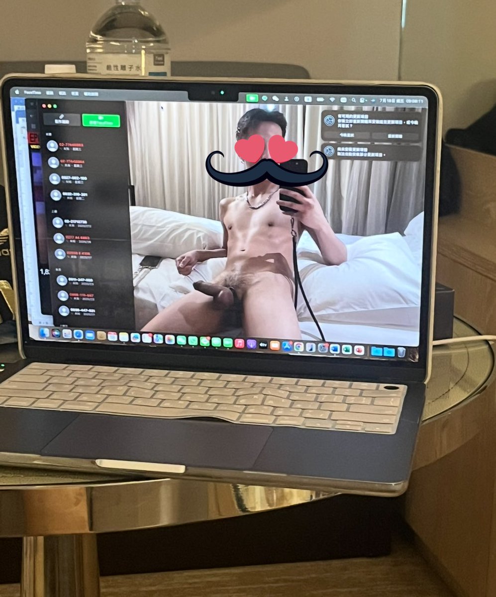 對著視訊鏡頭拍下的我
肌肉線條發現還不錯

今天生日有誰揪我出去玩嗎🥲