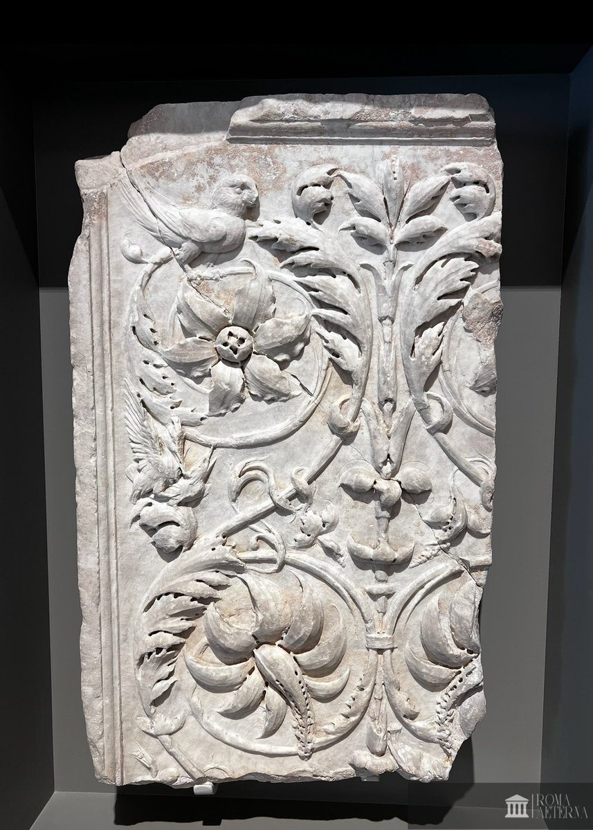 ValeriaAugusta8's tweet image. Panneau en marbre avec un décor de rinceaux. Retrouvé à Nîmes (première moitié du Ier s.) et exposé au musée de la romanité à Nîmes, il a peut-être été fabriqué à Rome. @MuseeRomanite