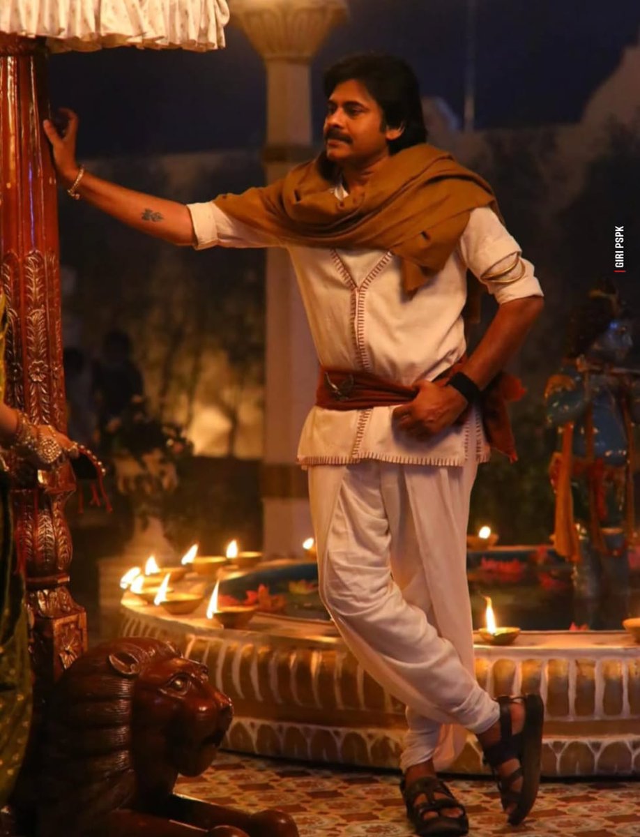 NarmadaAmu's tweet image. Enjoy your own fanism-
Inkonnallalo ippudunna tire-1 hero&apos;s movies kavalanna undavu.......🌚🤞

#SayNoToFanWarsAndBeUnite
#UnitedTFIFans 🙂‍↔️🤙❤️