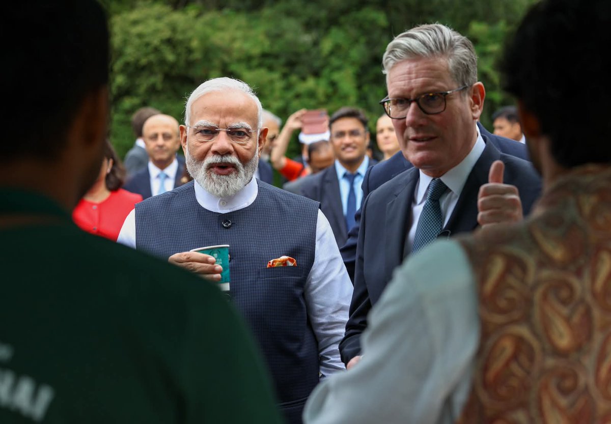 एक कप कड़क चाय... हो जाए ? 😃

PM Keir Starmer को भी गुरुजी ने चाय का चस्का लगा ही दिया!
