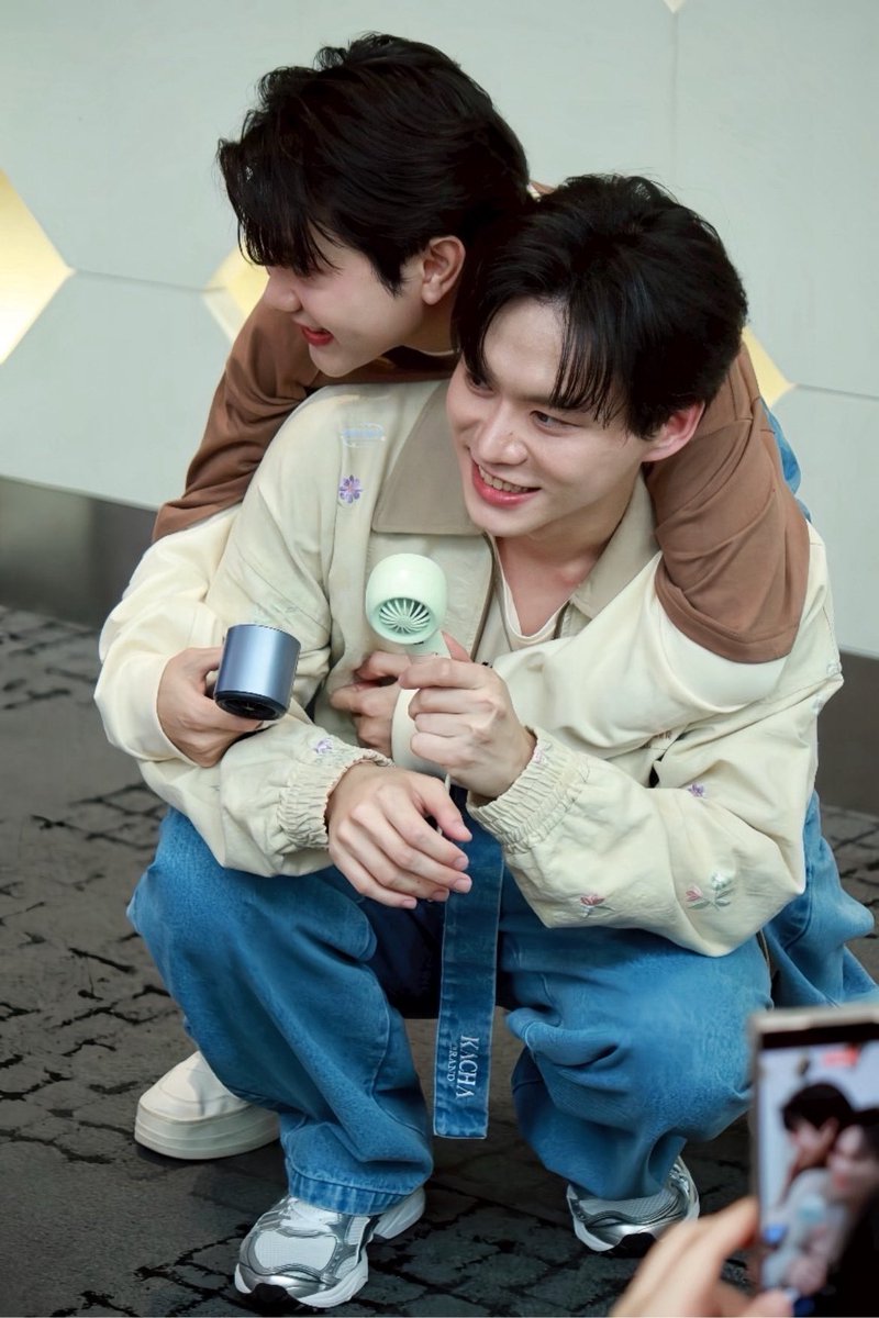 BBVERs_WORLD's tweet image. “ วันนี้ชีเสิร์ฟความน่ารัก ”

READING ART X WABISABI
#งานมหกรรมนิยายนานาชาติ2025

#bbverpj #tonliewmtp 
#บีเวอร์ต้นหลิว #BeverTonliew 
@bbverpj @tonliew_mtp