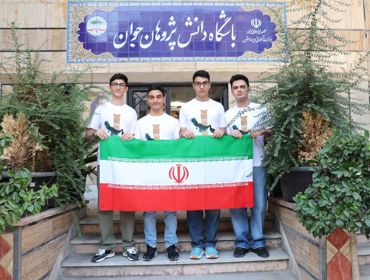 SRHosseiniN's tweet image. تیم ۴نفره #المپیاد #زیستشناسی جمهوری اسلامی #ایران در ۳۶امین دوره المپیاد #جهانی زیستشناسی #فیلیپین موفق به کسب ۳ #مدال #طلا و ۱ مدال #نقره شد.
این #دستاورد بزرگ مبارک همه مردم عزیز ایران🇮🇷
پینوشت: مگه میشه با این دهه ۸۰ایها به #آینده #کشور امیدوار نبود؟
