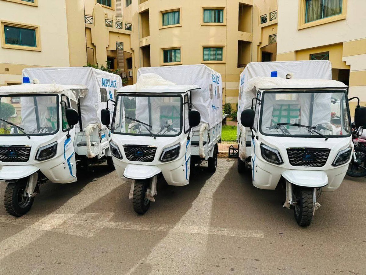Kaluxfm's tweet image. 🚨 Le Mali reçoit un lot d’équipements médicaux d’une valeur de 650 millions FCFA pour lutter contre le VIH, la tuberculose et le paludisme, 6 camions, des motos-ambulances, obus d’oxygène et plus encore Un soutien pour sauver des vies et renforcer notre système de santé.