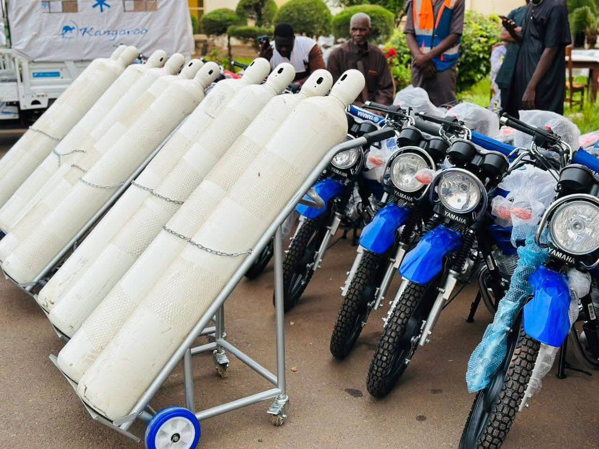Kaluxfm's tweet image. 🚨 Le Mali reçoit un lot d’équipements médicaux d’une valeur de 650 millions FCFA pour lutter contre le VIH, la tuberculose et le paludisme, 6 camions, des motos-ambulances, obus d’oxygène et plus encore Un soutien pour sauver des vies et renforcer notre système de santé.