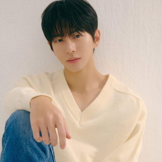revistakoreain's tweet image. #ChoiBoMim (ex-#GOLDENCHILD) assina contrato de exclusividade com a Luke Media. A agência também é lar do integrante do #INFINITE #KimMyungSoo.
Desde sua saída do grupo no ano passado, o artista estava ativo como ator.
cr: My Daily