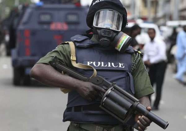 radionigeriahq's tweet image. The Ogun State Police Command has commenced an investigation into the murder of a 16-year-old boy, whose mutilated body was discovered along the Old Express Road in Igbile-Ijebu. radionigeria.gov.ng/2025/07/26/pol…