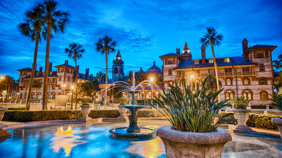 TimelessTrvlr's tweet photo. Think you’ve seen America because you’ve been to New York City or Los Angeles?

You’ve only just begun.

Here are 23 breathtaking places in the United States that most Americans haven’t even seen...🧵 https://t.co/CitB9P16MJ